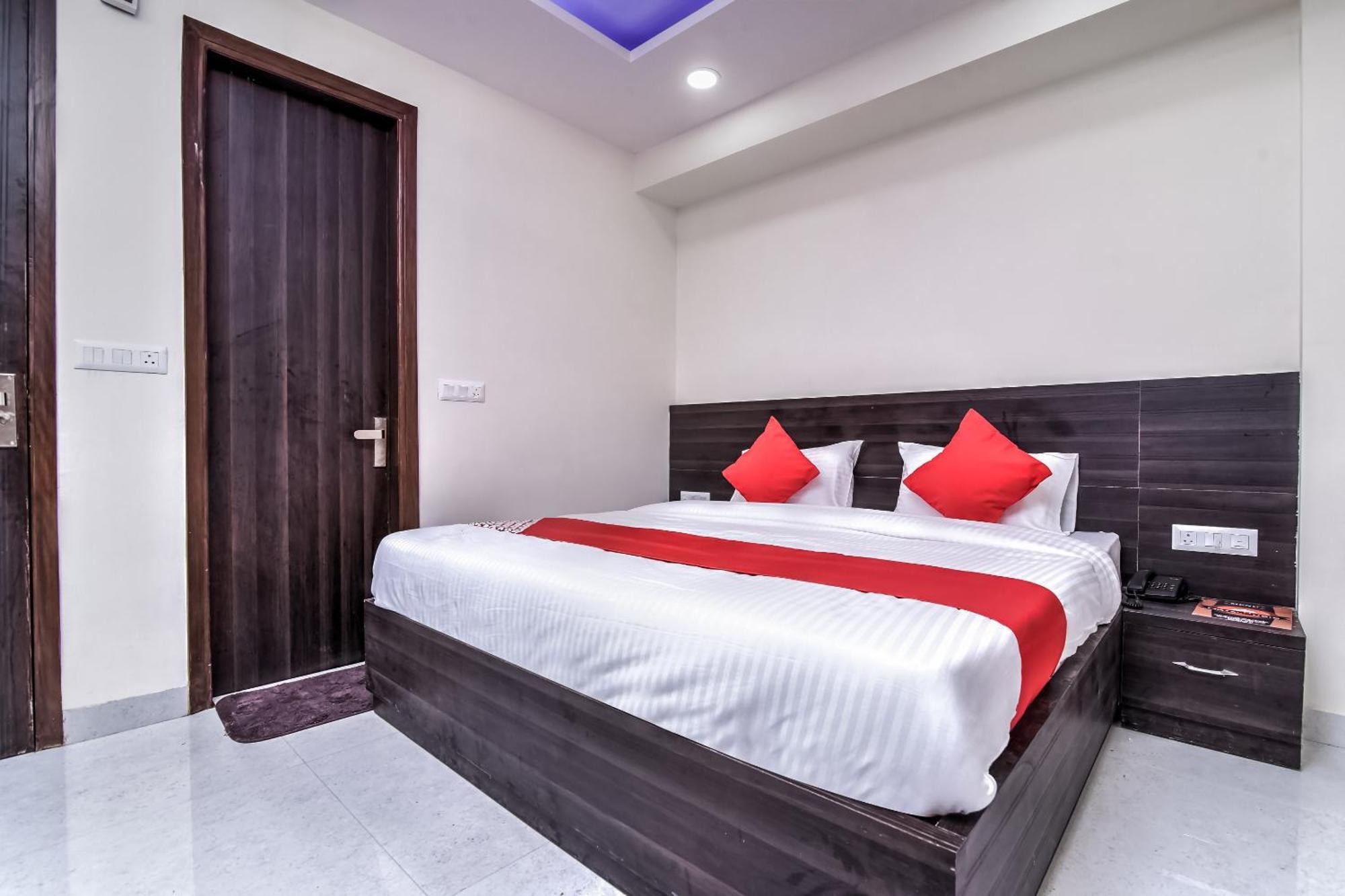 Hotel Aerostar Gold - Opposite Max Healthcare Delhi  Exterior photo