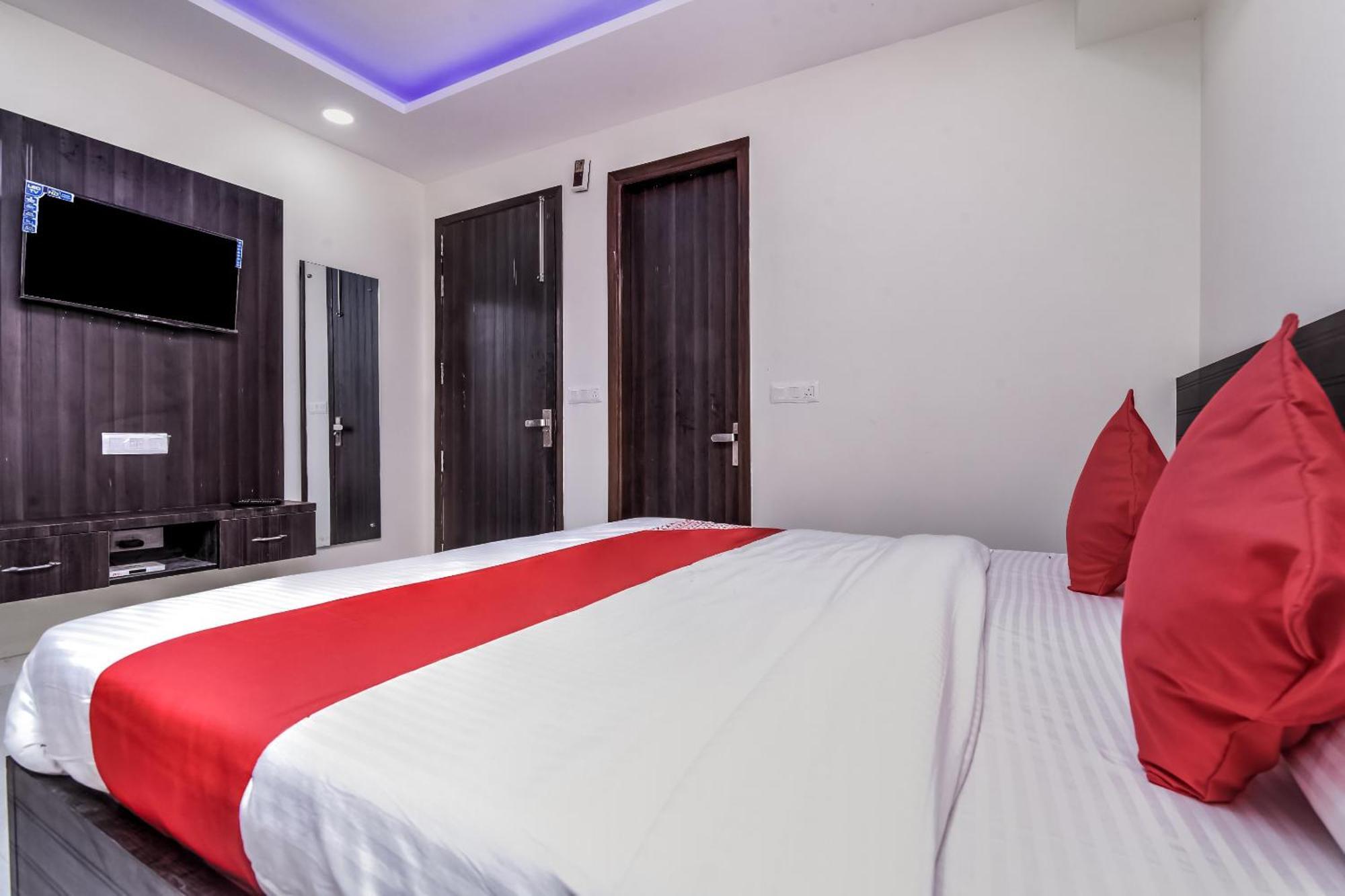 Hotel Aerostar Gold - Opposite Max Healthcare Delhi  Exterior photo
