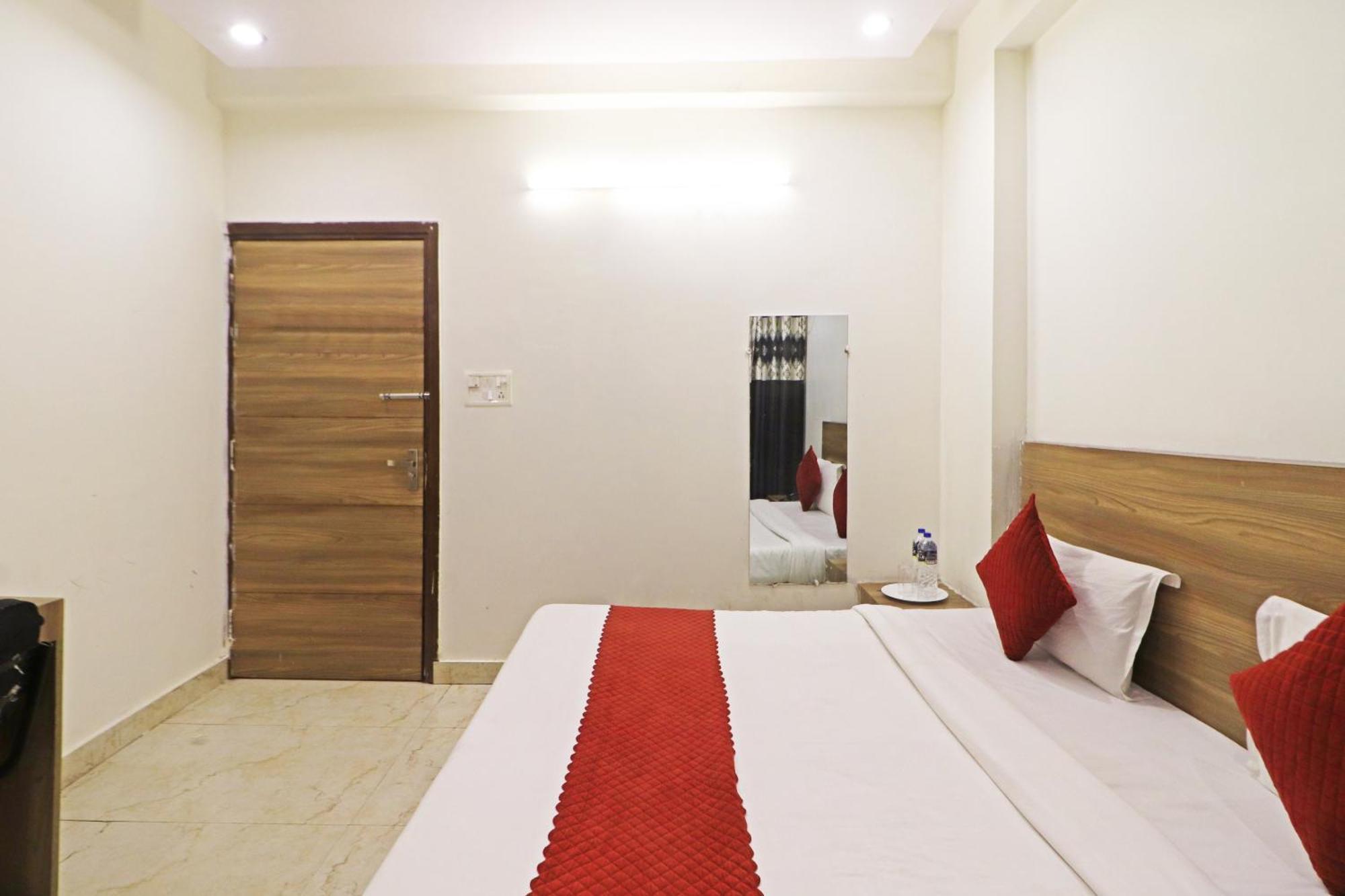 Hotel Aerostar Gold - Opposite Max Healthcare Delhi  Exterior photo
