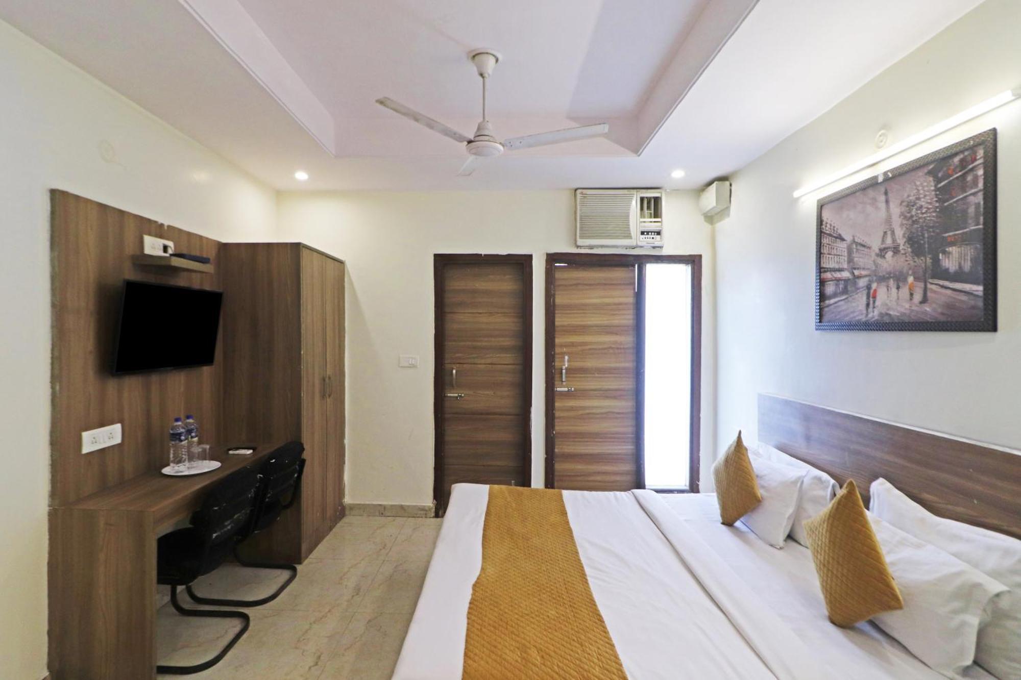 Hotel Aerostar Gold - Opposite Max Healthcare Delhi  Exterior photo