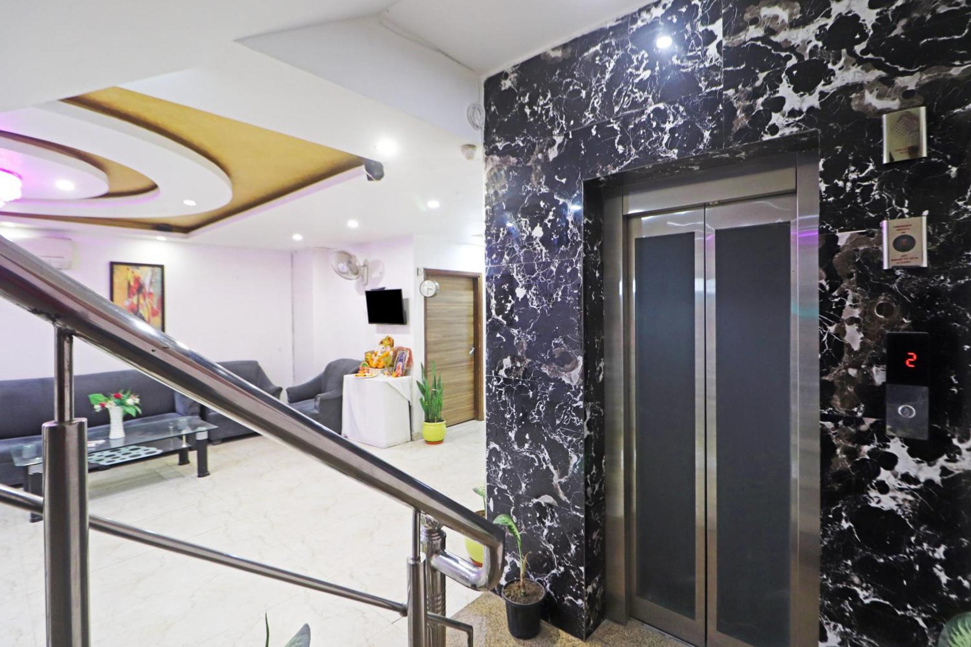 Hotel Aerostar Gold - Opposite Max Healthcare Delhi  Exterior photo