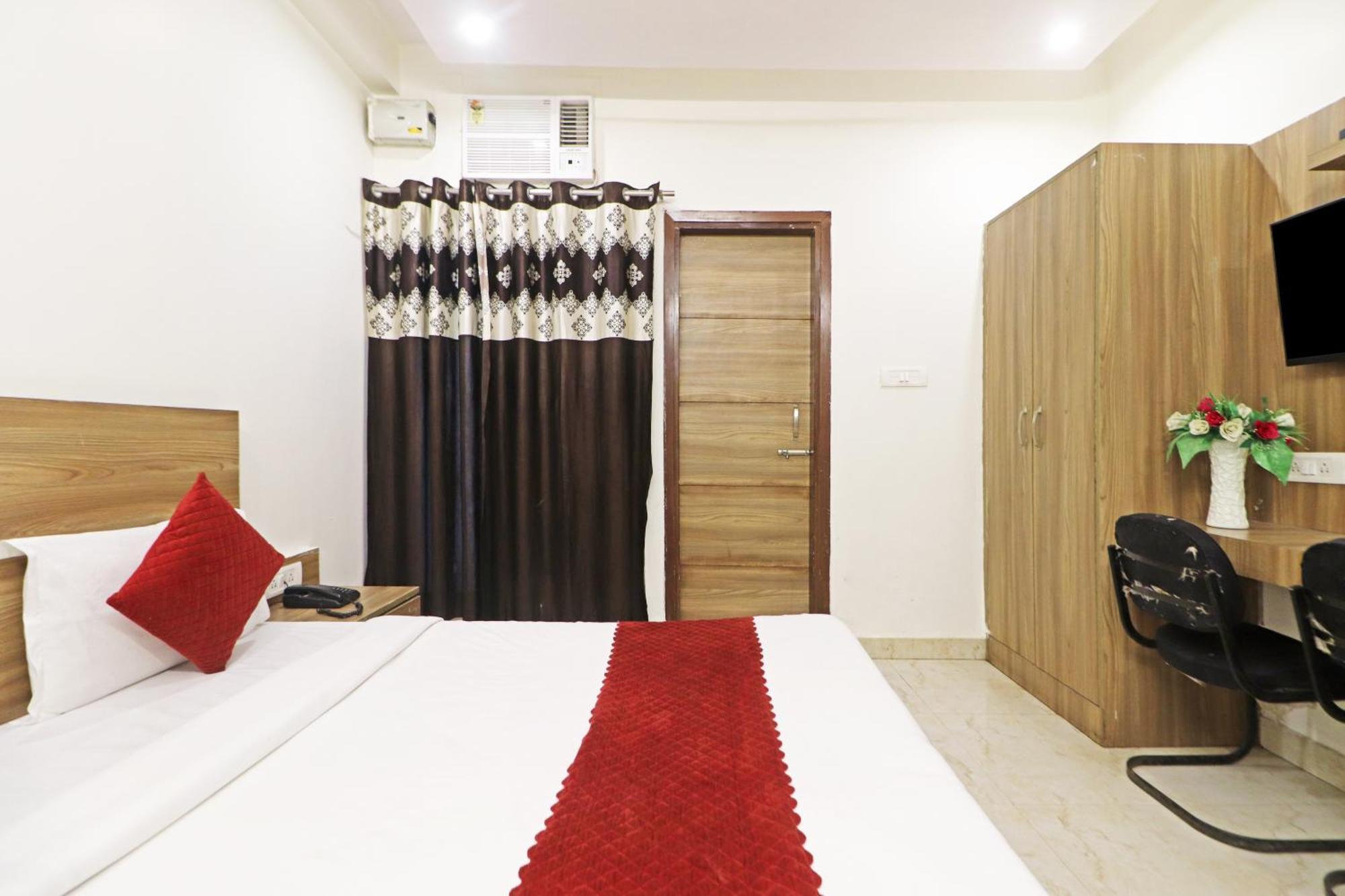 Hotel Aerostar Gold - Opposite Max Healthcare Delhi  Exterior photo