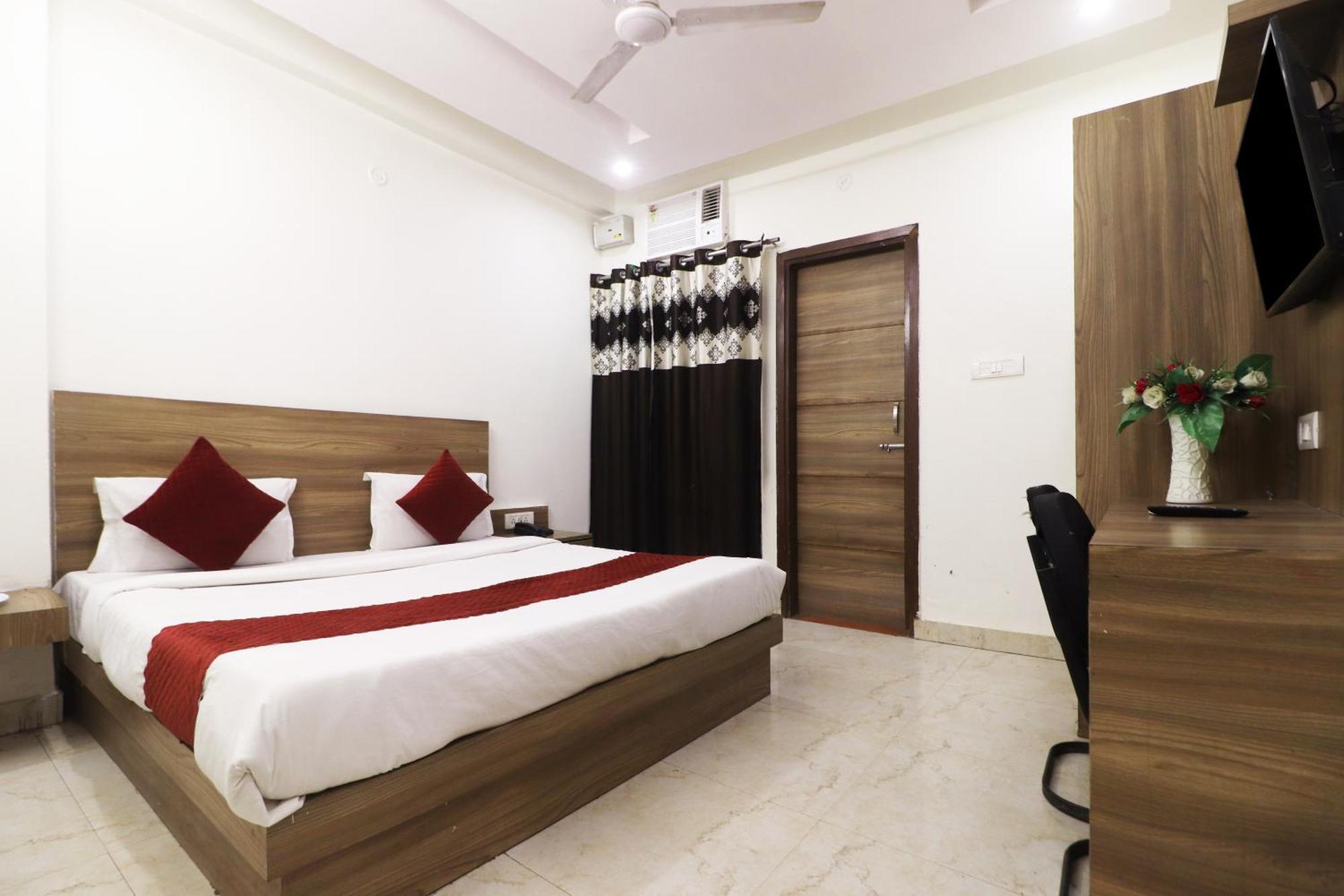 Hotel Aerostar Gold - Opposite Max Healthcare Delhi  Exterior photo