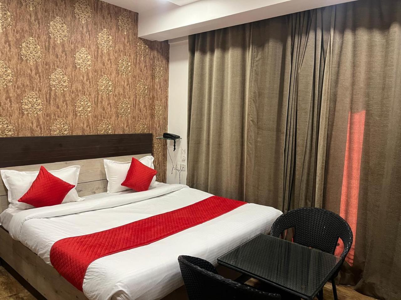 Hotel Aerostar Gold - Opposite Max Healthcare Delhi  Exterior photo