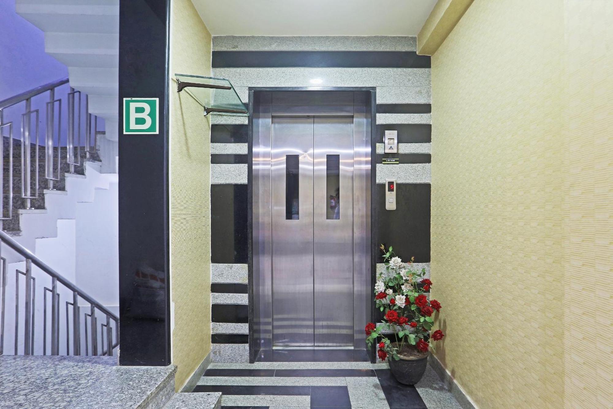 Hotel Aerostar Gold - Opposite Max Healthcare Delhi  Exterior photo
