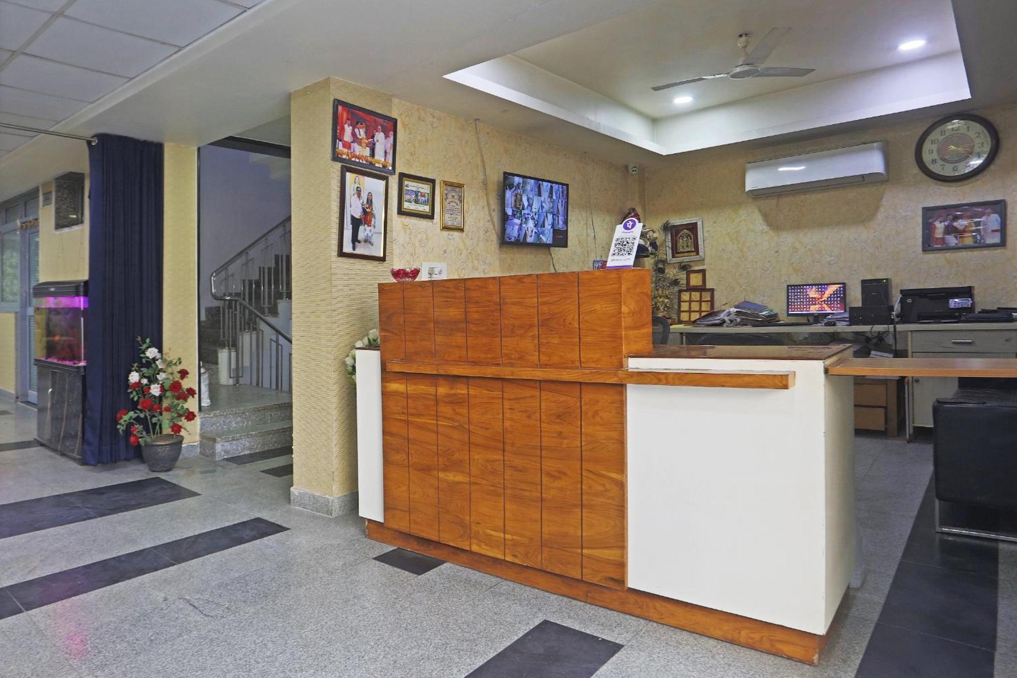 Hotel Aerostar Gold - Opposite Max Healthcare Delhi  Exterior photo