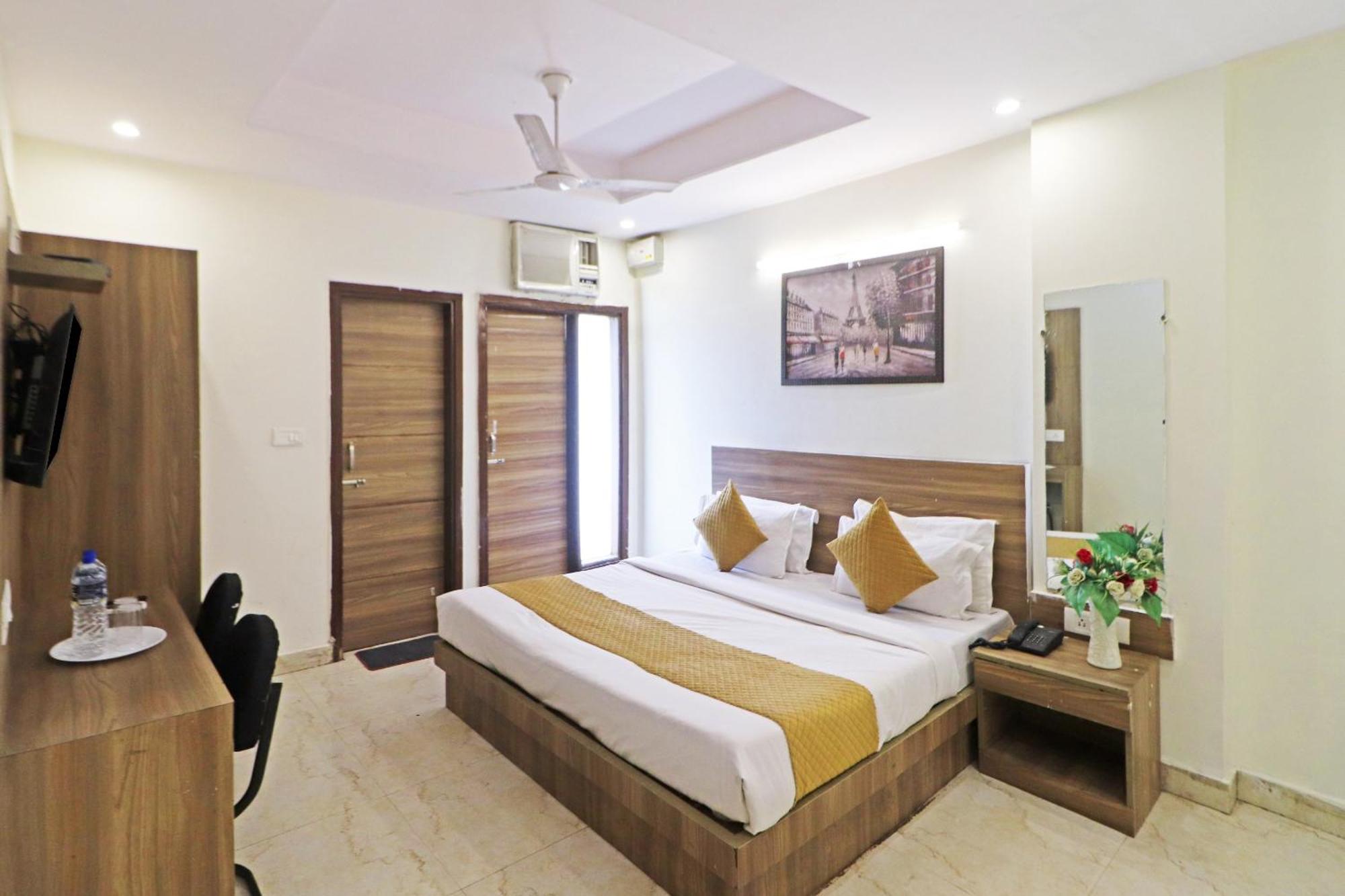 Hotel Aerostar Gold - Opposite Max Healthcare Delhi  Exterior photo