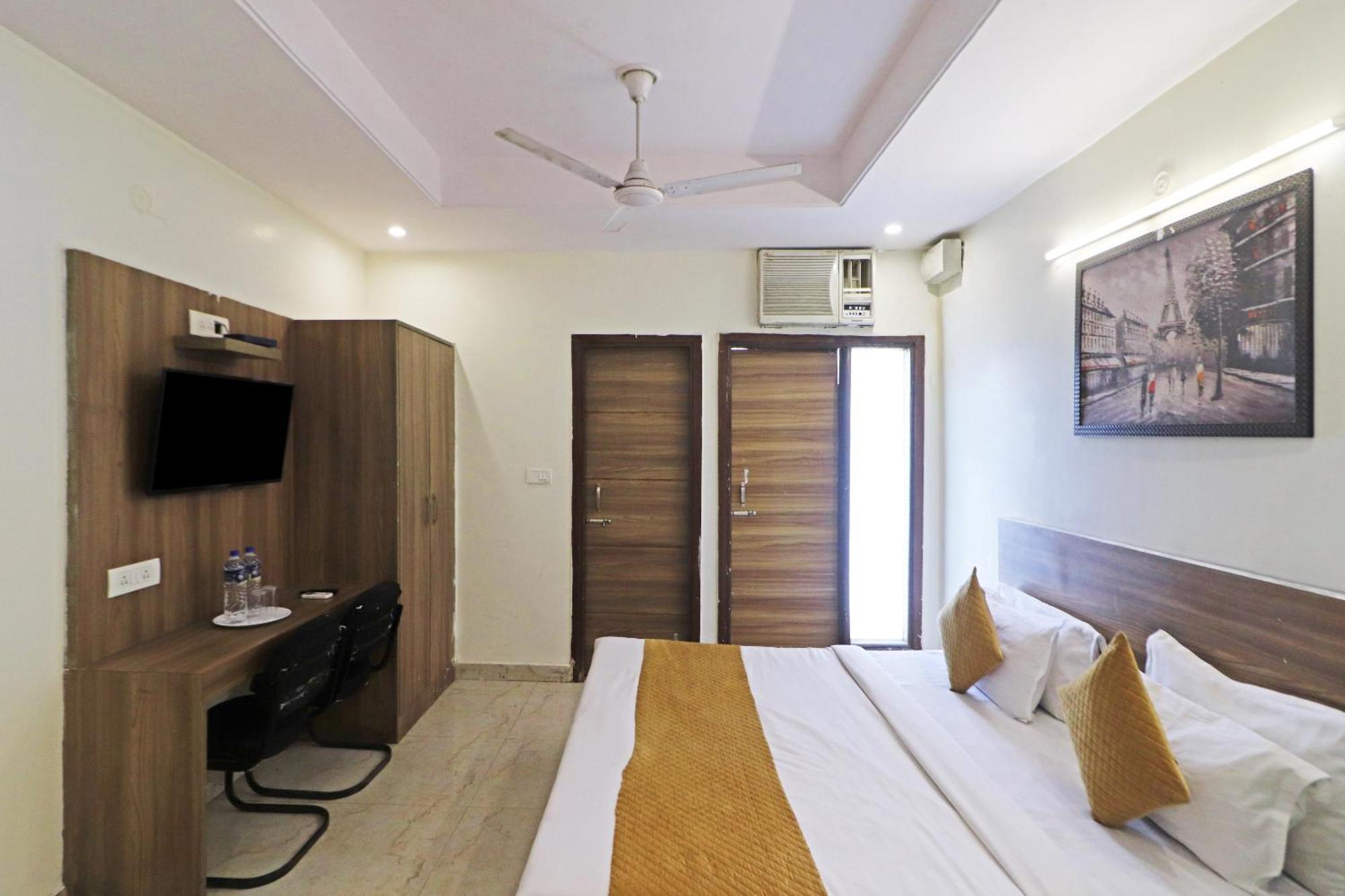 Hotel Aerostar Gold - Opposite Max Healthcare Delhi  Exterior photo