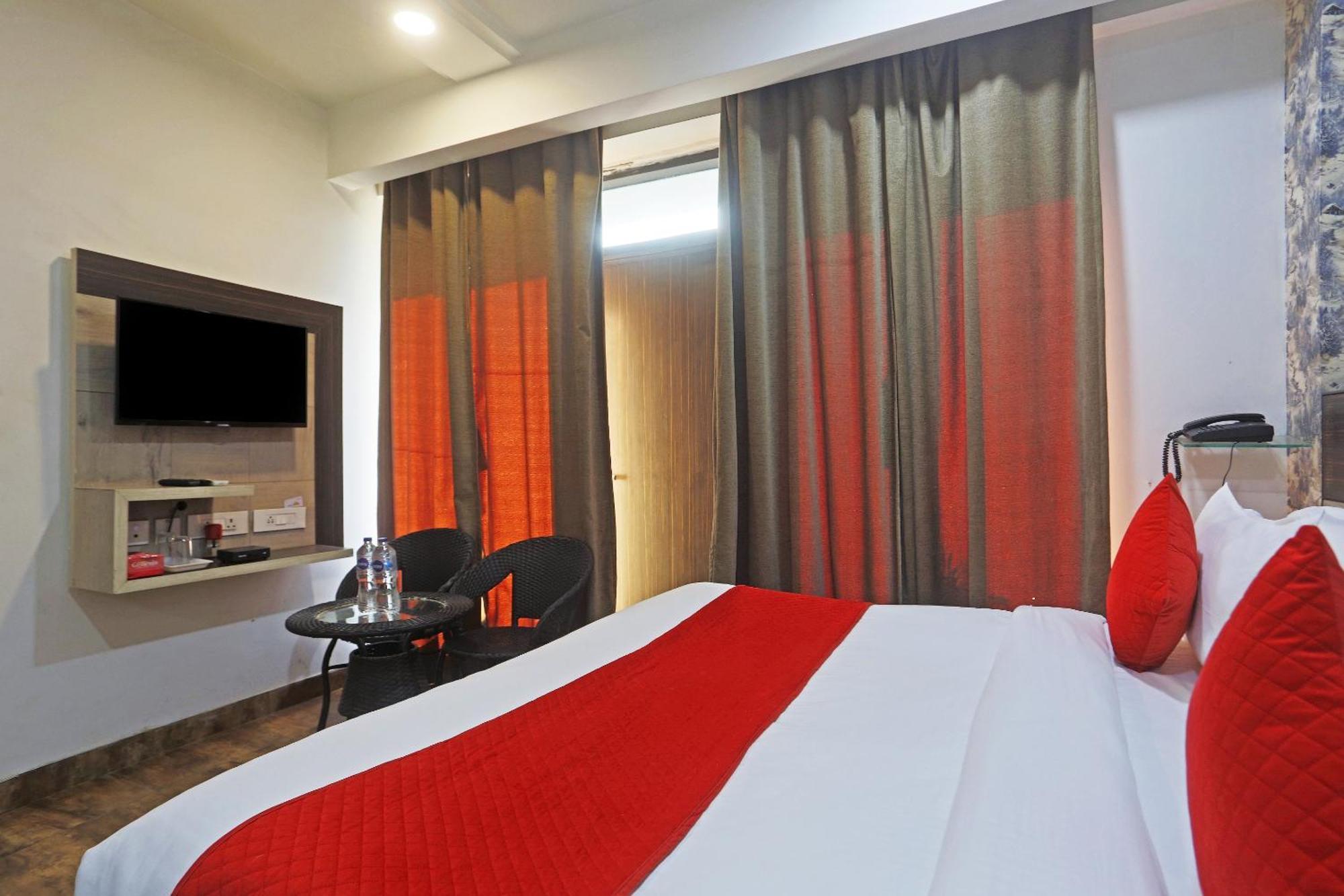 Hotel Aerostar Gold - Opposite Max Healthcare Delhi  Exterior photo