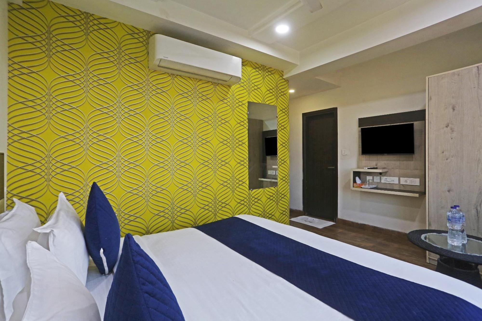 Hotel Aerostar Gold - Opposite Max Healthcare Delhi  Exterior photo